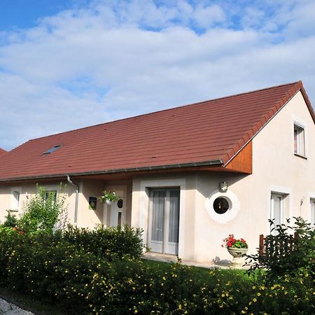 Bed and Breakfast La Cle Des Champs Largillay Exterior foto