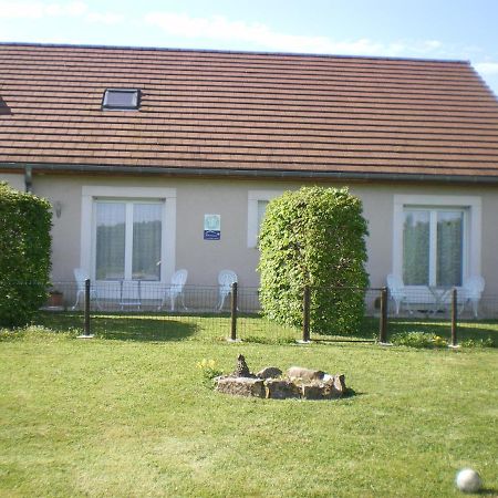 Bed and Breakfast La Cle Des Champs Largillay Exterior foto