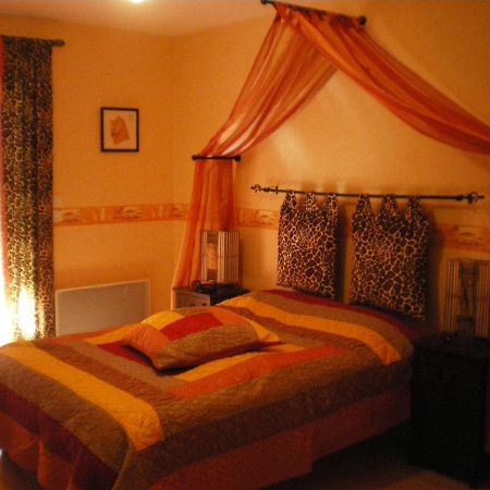 Bed and Breakfast La Cle Des Champs Largillay Exterior foto