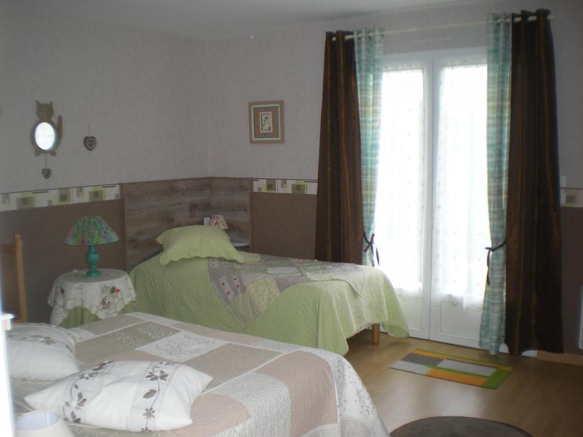 Bed and Breakfast La Cle Des Champs Largillay Exterior foto