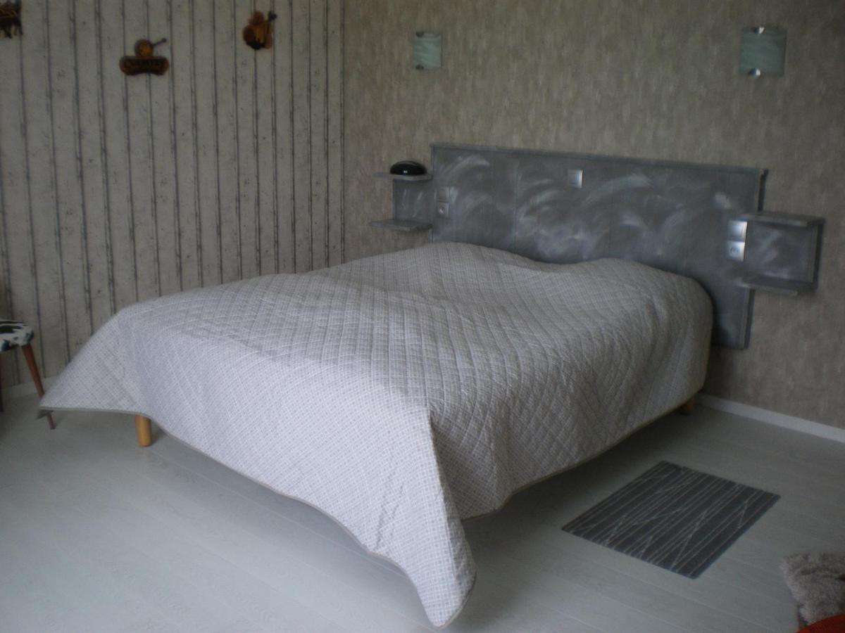 Bed and Breakfast La Cle Des Champs Largillay Exterior foto