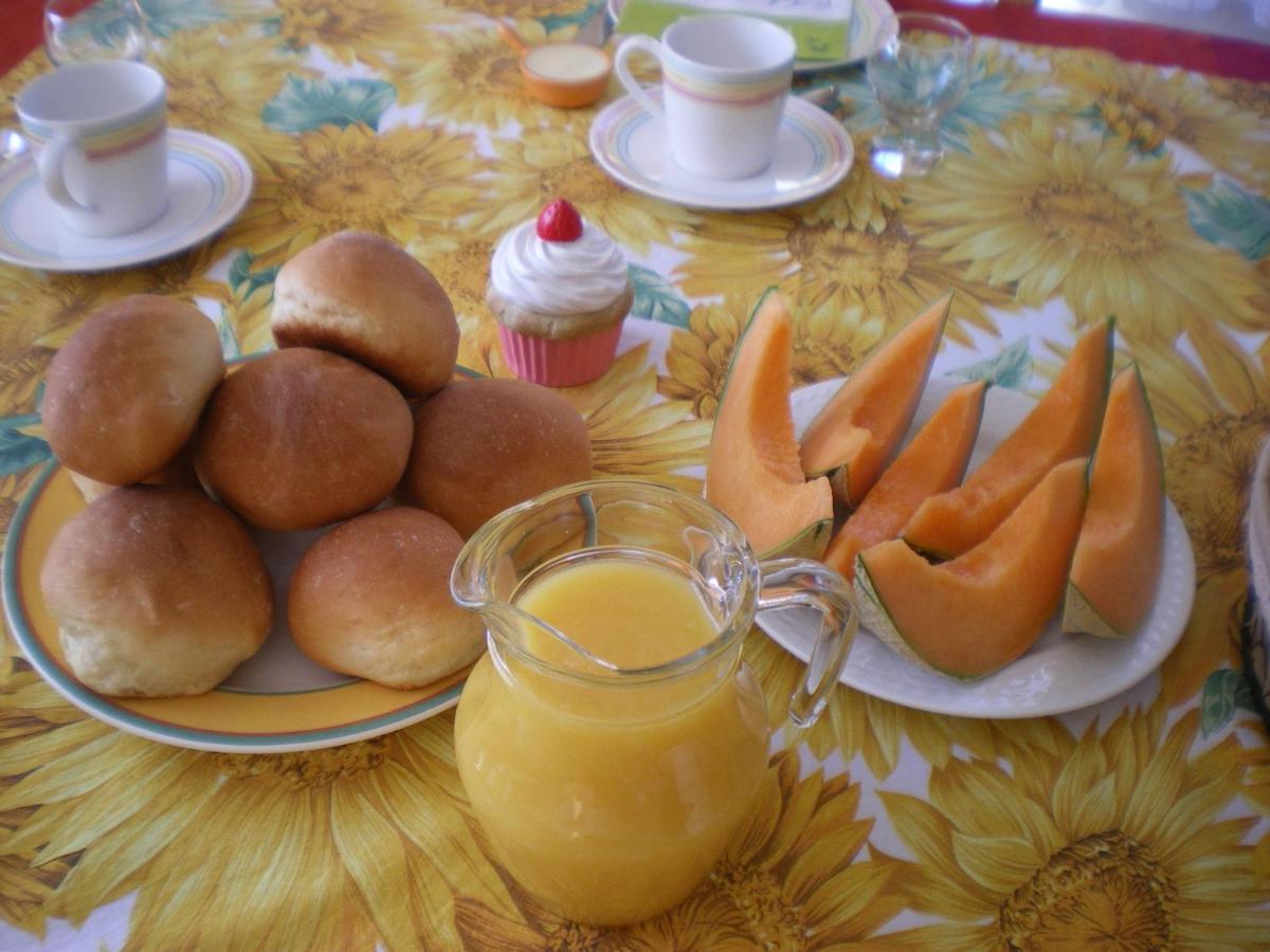 Bed and Breakfast La Cle Des Champs Largillay Exterior foto