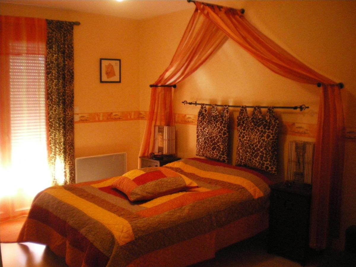Bed and Breakfast La Cle Des Champs Largillay Exterior foto